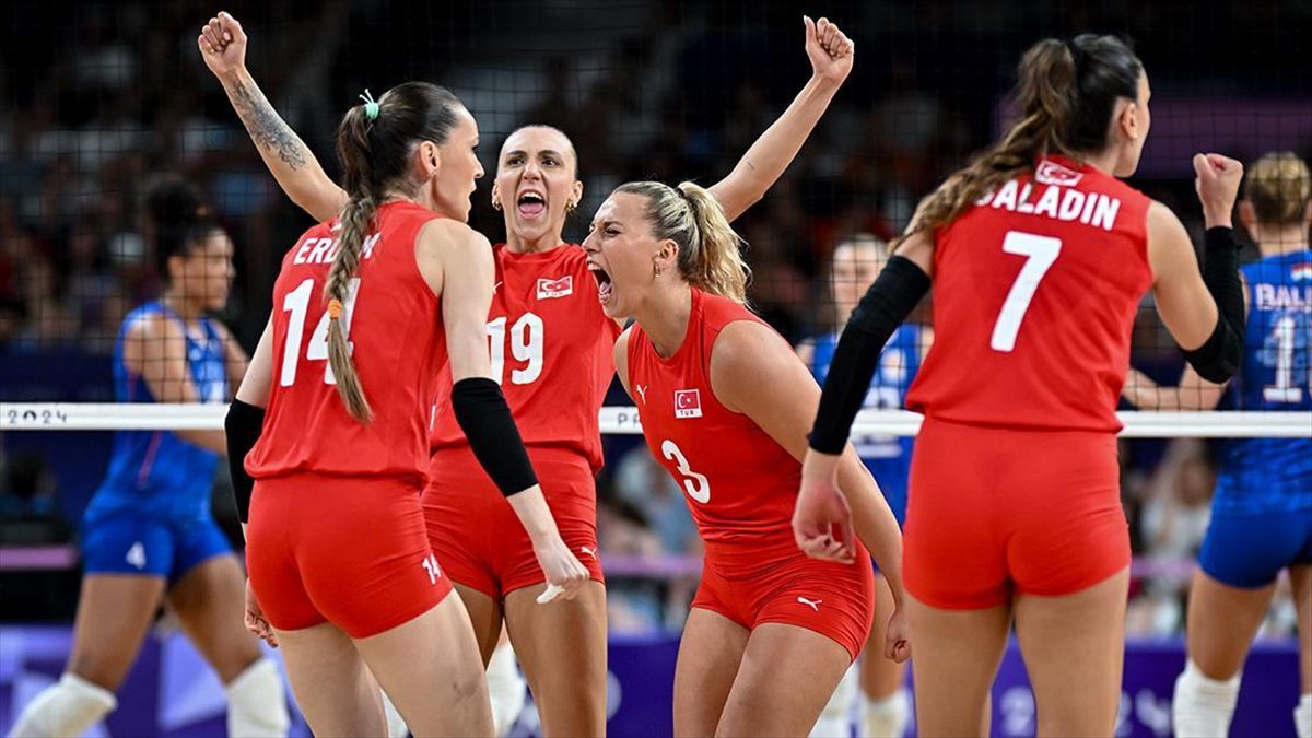 A Milli Kadın Voleybol Takımı, Paris 2024 Olimpiyat Oyunları'nın ilk maçında Hollanda'yı 3-2 yendi