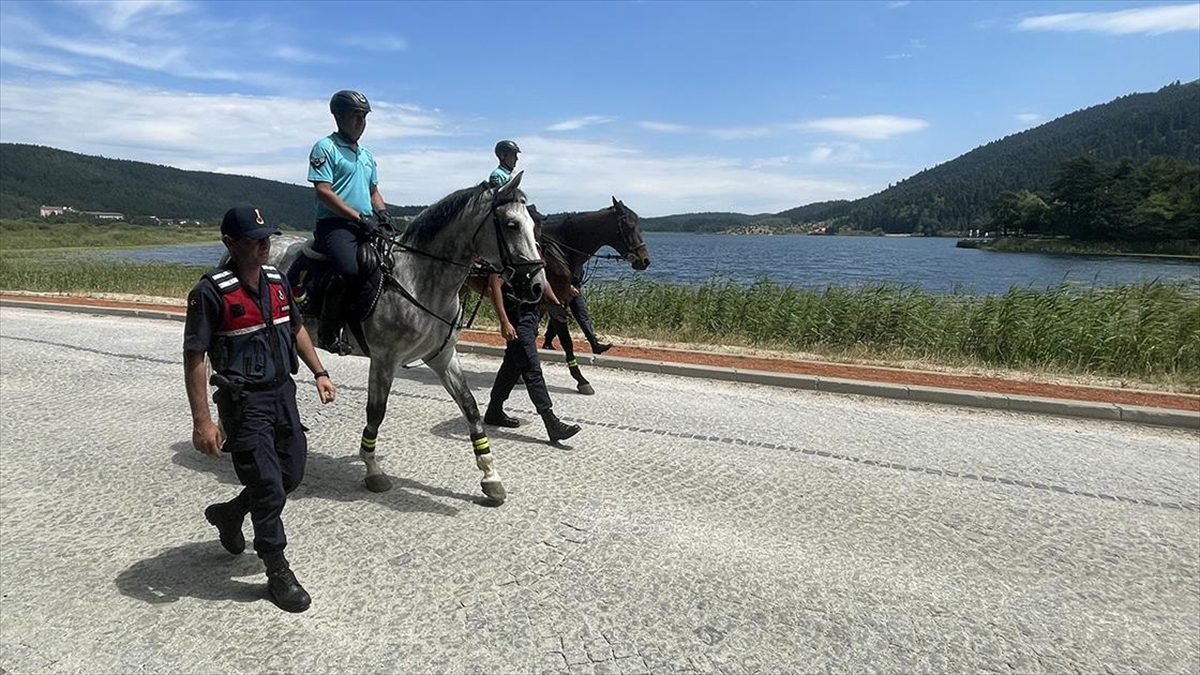 Abant'ta atlı jandarma timleri görevde