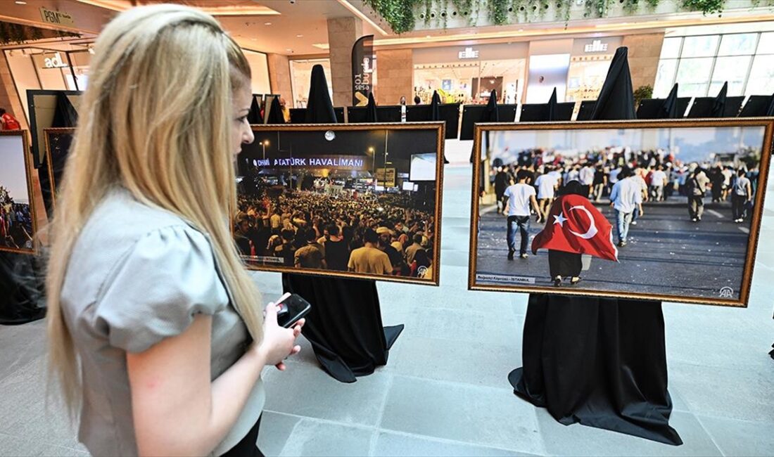 Adana'da bir alışveriş merkezinde