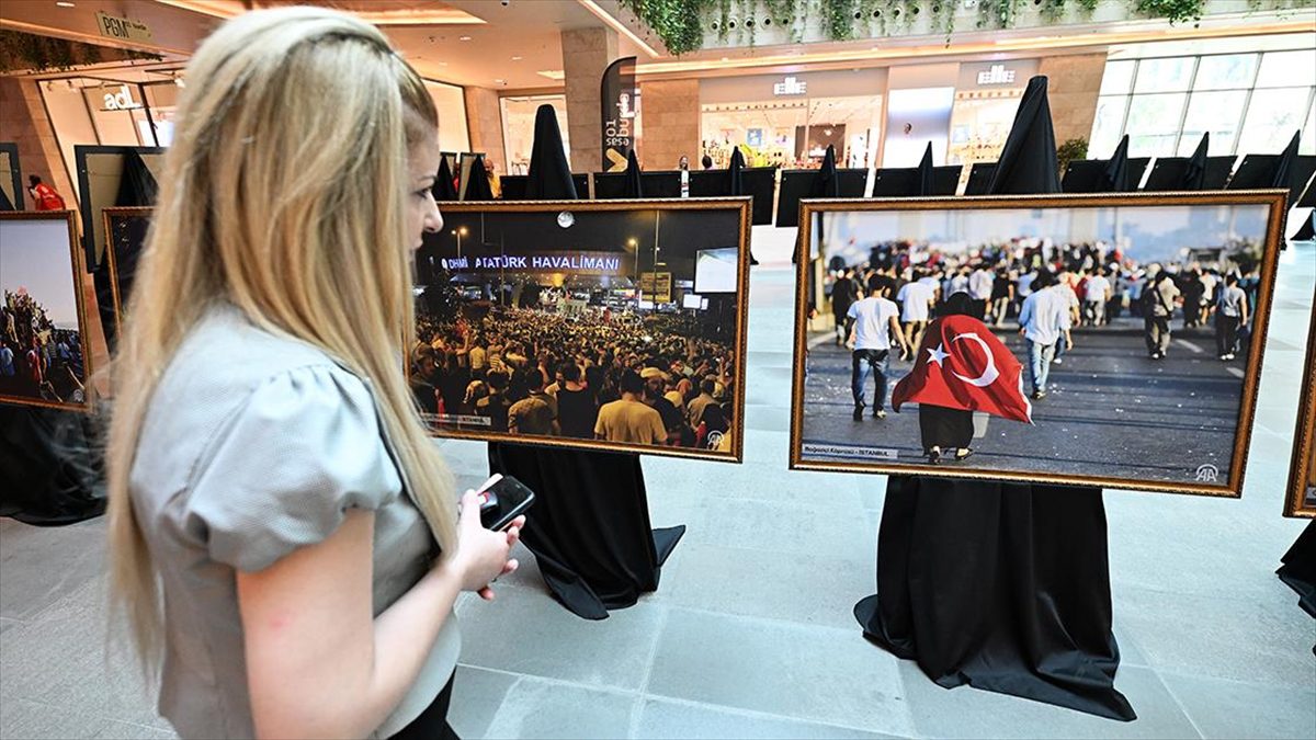 Adana ‘da “15 Temmuz Fotoğraf Sergisi” açıldı