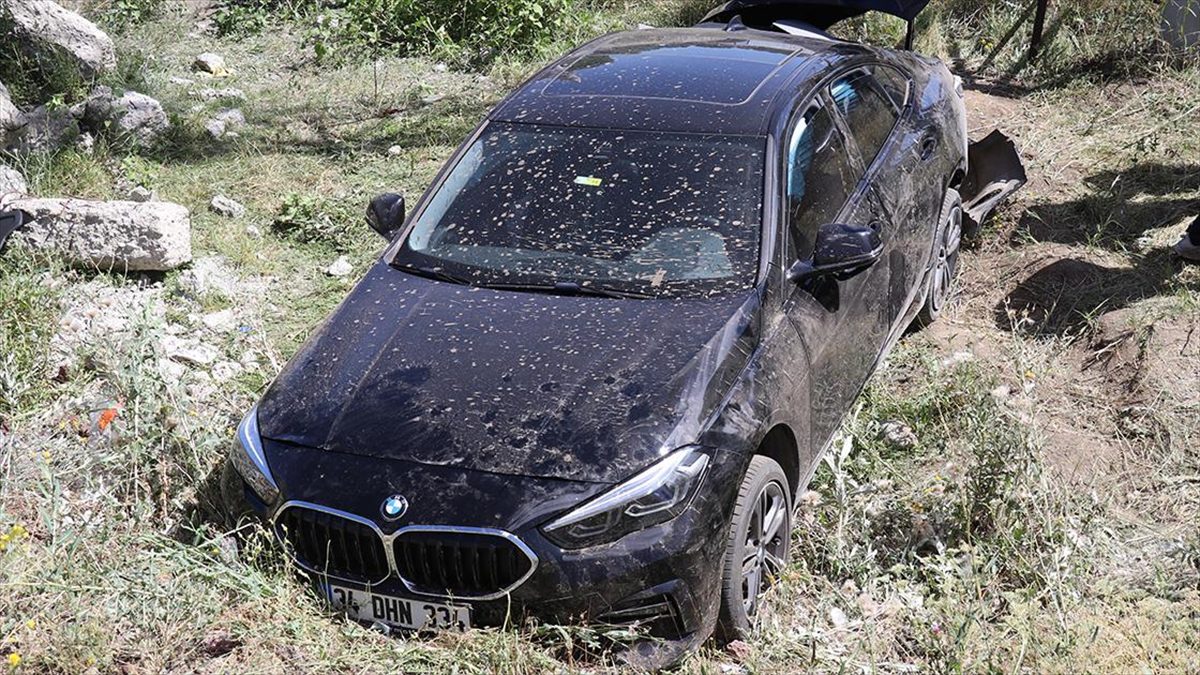 Ağrı’da 2 otomobilin çarpıştığı kazada 13 kişi yaralandı