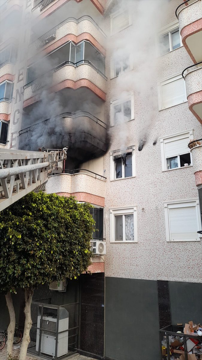 Alanya'da evde çıkan yangın hasara neden oldu