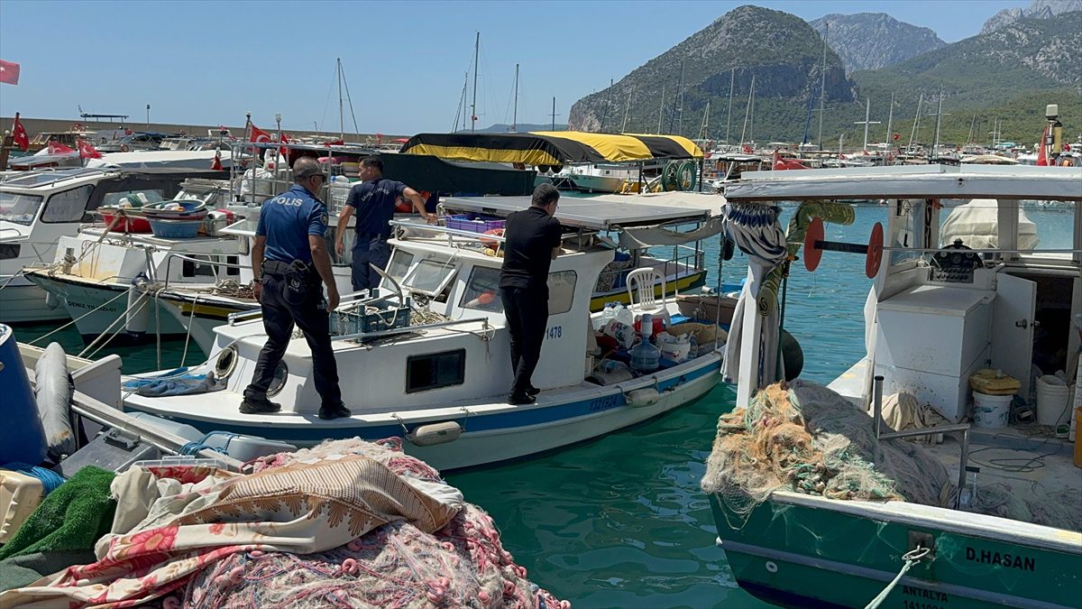 Antalya’da bir kişi teknede ölü bulundu