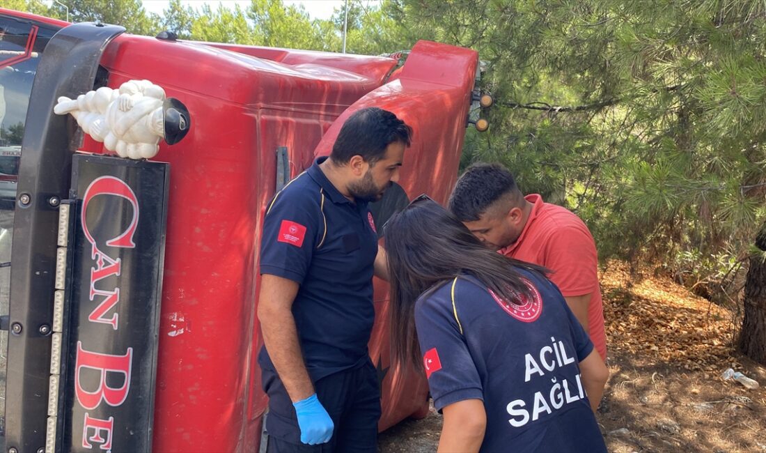 Antalya'nın Aksu ilçesinde devrilen