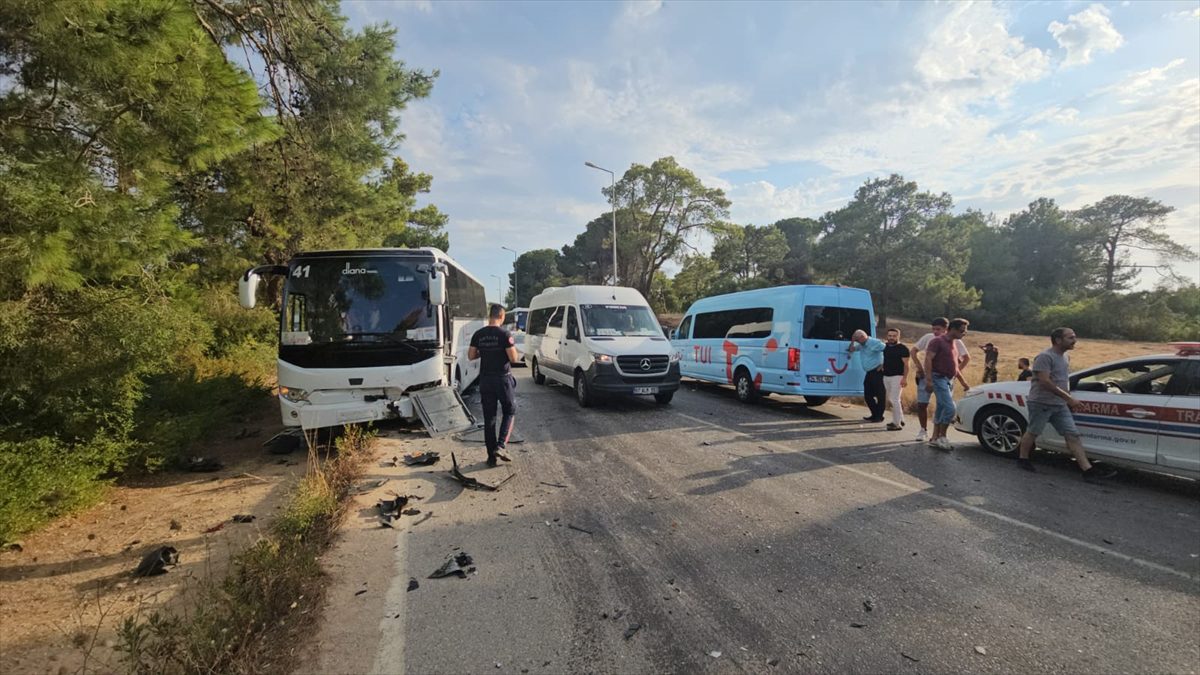 Antalya'da otobüsle çarpışan otomobilin sürücüsü öldü