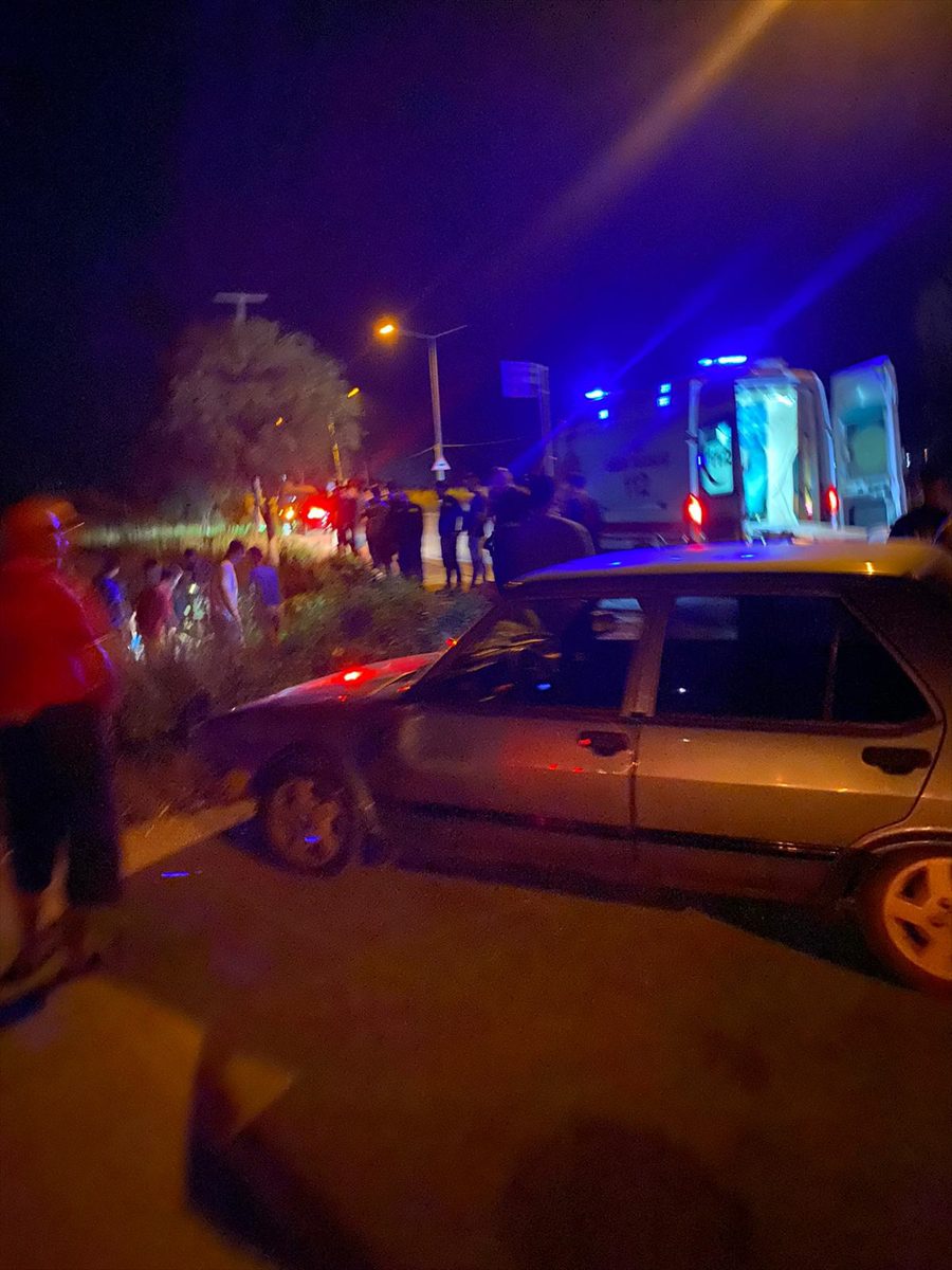 Antalya’da otomobil ve motosiklet kazada 2 kişi yaralandı