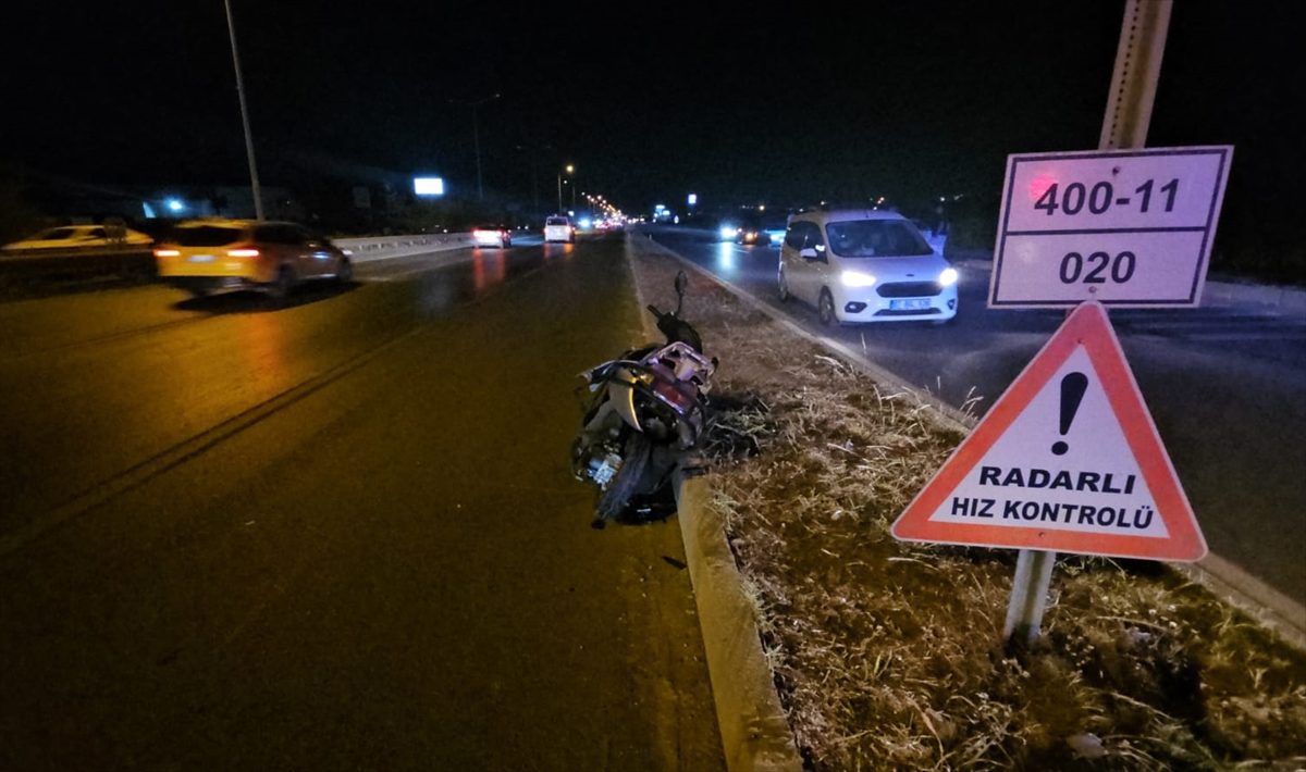 Antalya'da otomobille çarpışan motosikletin sürücüsü öldü