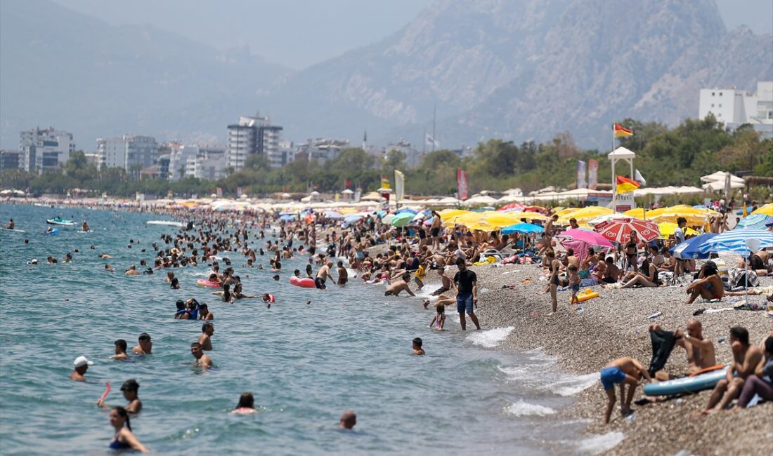 Antalya'da etkili olan sıcak