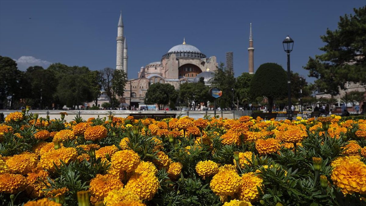 Ayasofya Kebir Cami Şerifi ibadete açıldığından beri yaklaşık 25 milyon ziyaretçi ağırladı