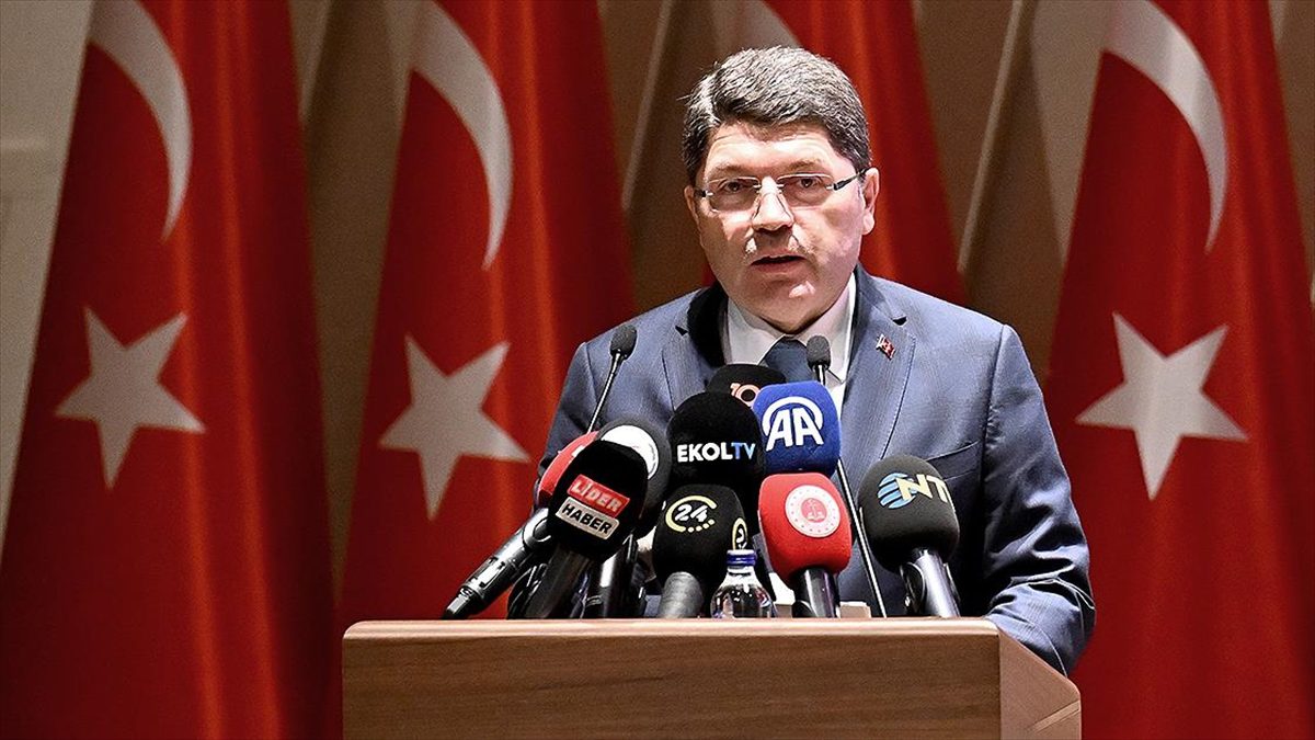 Bakan Tunç: Darbecileri yargılayan ve hesap soran bir yargımız var