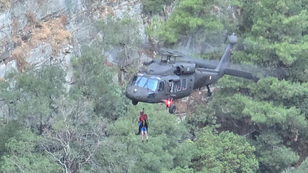 Balıkesir Şahindere Kanyonu’nda mahsur kalan 10 kişi kurtarıldı