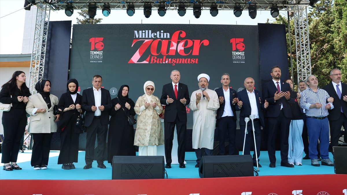 Emine Erdoğan: Vatan aşkıyla göğsünü siper eden tüm kahramanlarımıza minnettarız