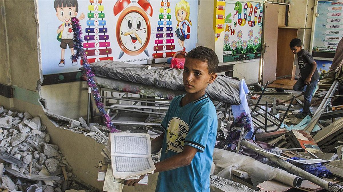 Gazze’de 300 bin civarı UNRWA öğrencisi yaklaşık 9 aydır okula gidemiyor