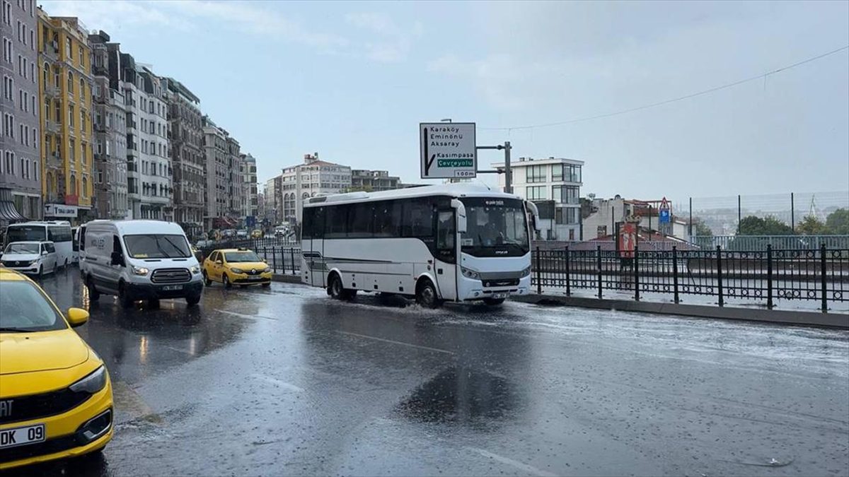 İstanbul’da bazı bölgelerde yağış etkili oluyor