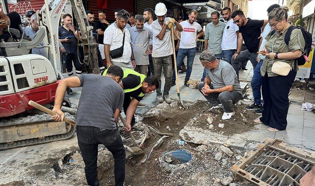 İzmir'in Konak ilçesinde sağanaktan