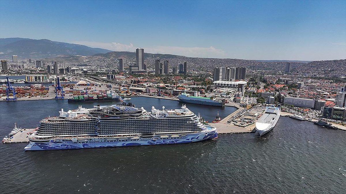 İzmir Alsancak Limanı, kruvaziyer turizm hareketliliği sürüyor