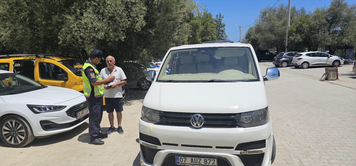 Kemer'de korsan taşımacılık yapan ehliyetsiz sürücüye 18 bin 656 lira para cezası