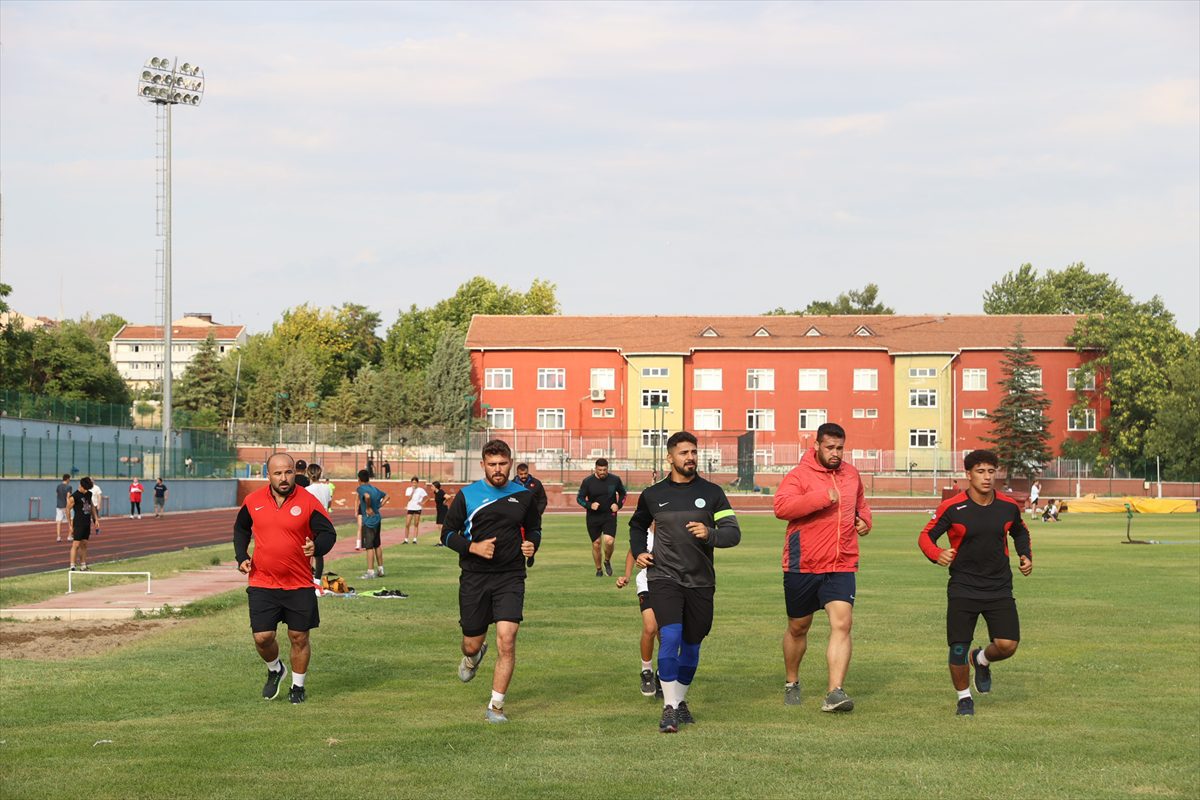 Kumlucalı başpehlivan Orhan Okulu, altın kemeri Antalya'ya ebedi götürmek istiyor