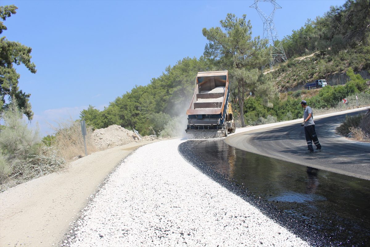 Manavgat'ta asfaltlama çalışması yapıldı