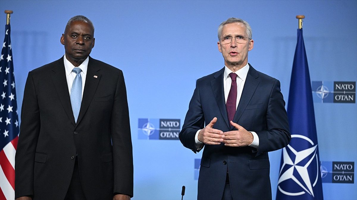 NATO Genel Sekreteri Stoltenberg ve ABD Savunma Bakanı Austin görüştü