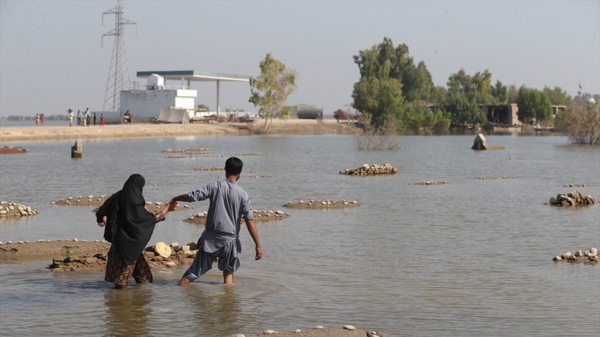 Pakistan’da eriyen buzulların yol açtığı selde yüzlerce kişi evlerinden tahliye edildi