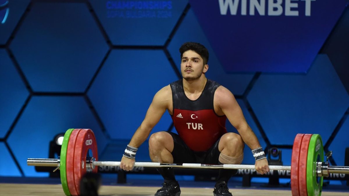 Paris 2024'te Türkiye'nin halterdeki madalya umudu: Muhammed Furkan Özbek