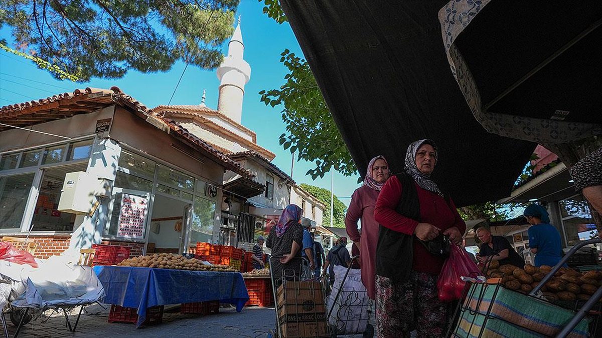 Tire tarihi ilçe pazarı turistik çekim merkezi oldu