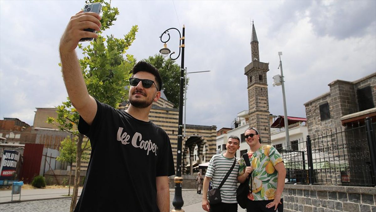 Yurtlar ücretsiz olunca gençler sıcak havaya rağmen Diyarbakır’ı tercih etti