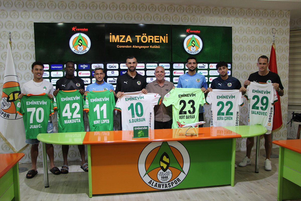 Alanyaspor iki futbolcuyla sözleşme imzaladı