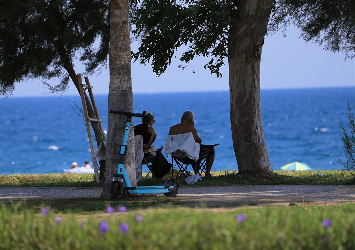 Antalya sahillerinde sıcak hava yoğunluğu