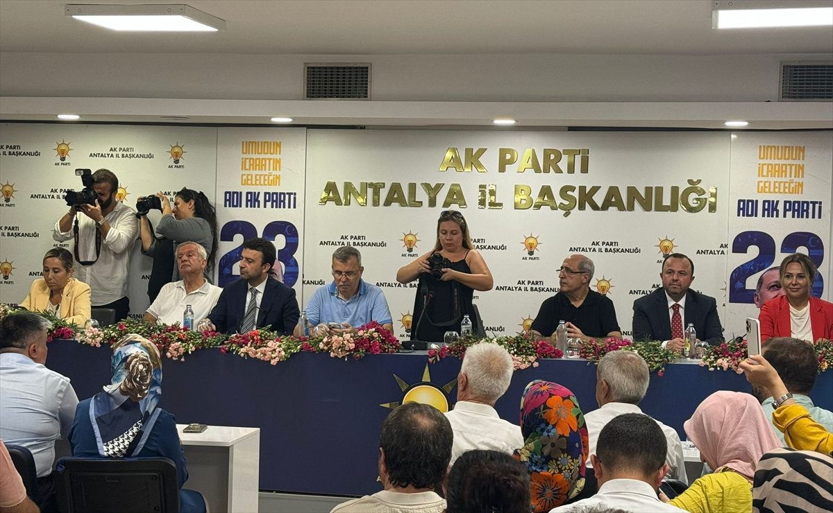 Antalya ve Burdur'da AK Parti'nin 23. kuruluş yıl dönümü kutlandı