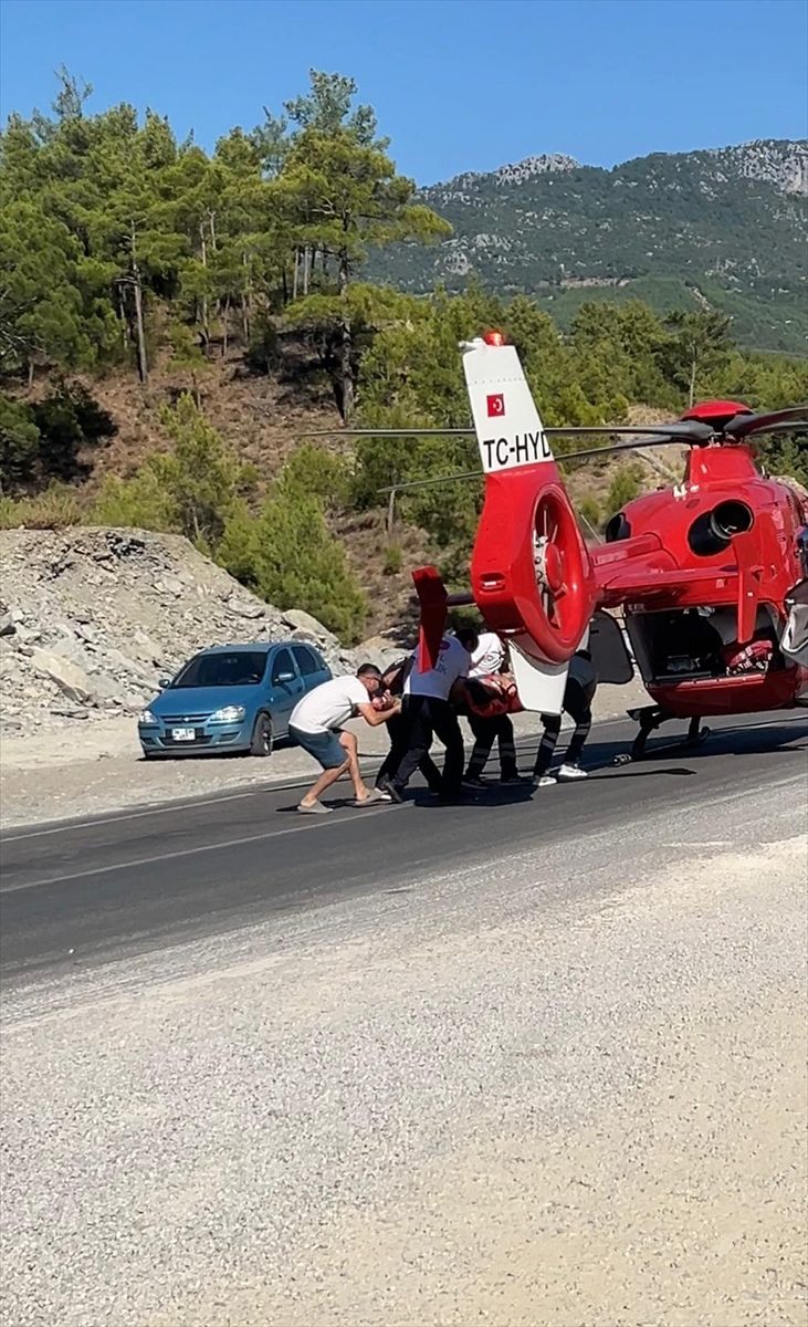 Antalya’da ambulans helikopter kanyonda düşerek yaralanan tatilci için havalandı