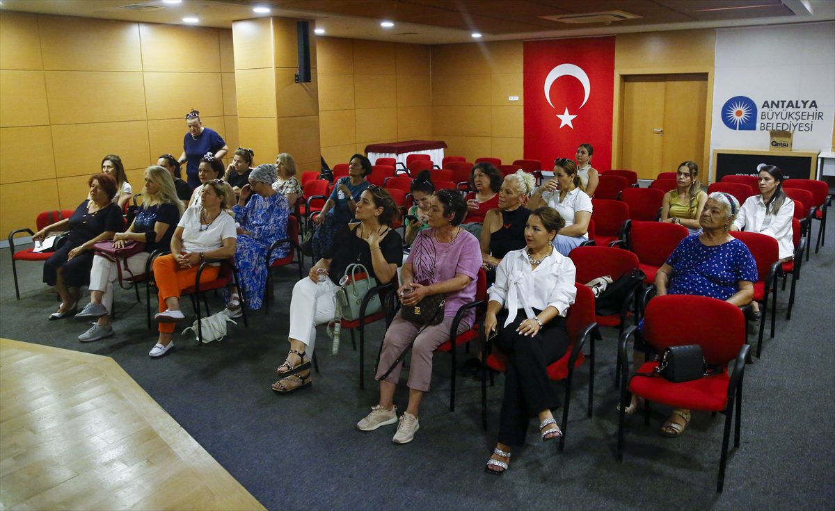 Antalya'da kadın kooperatiflerine eğitim semineri düzenlendi