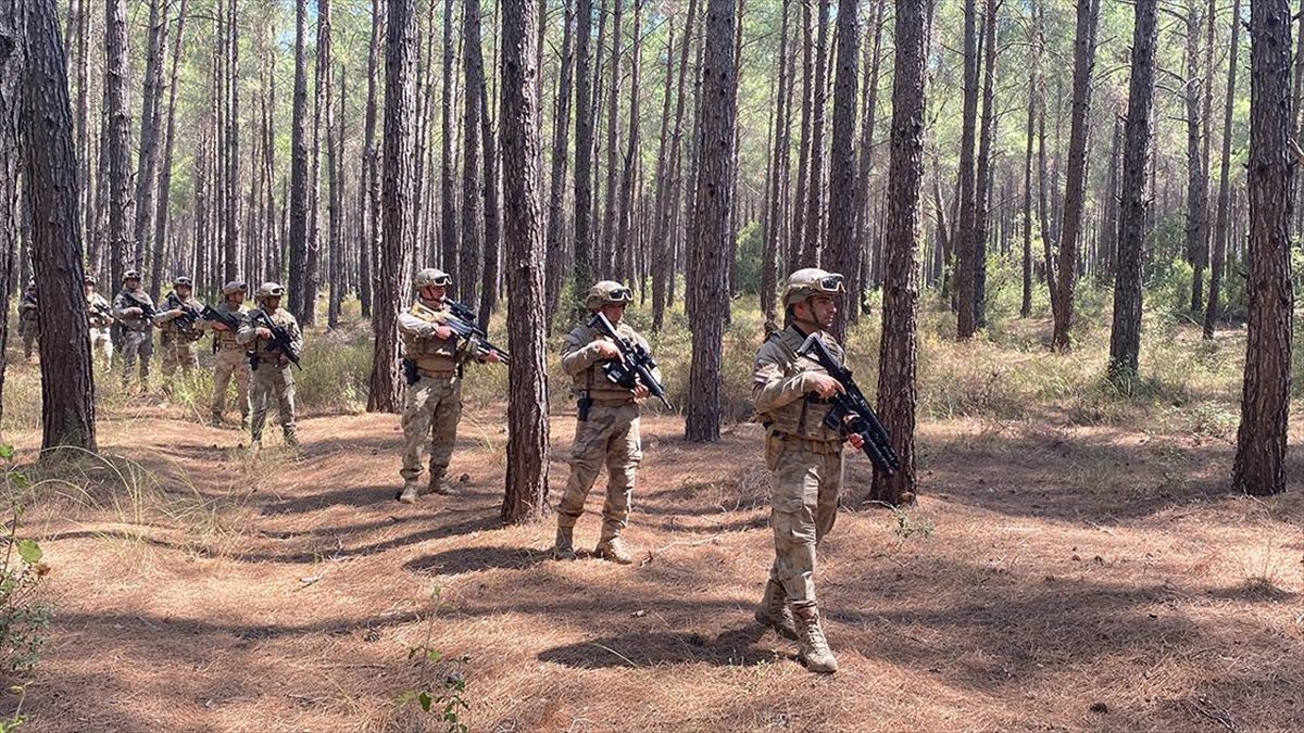 Antalya’da orman yangınlarına karşı Jandarma komandolar görev başında