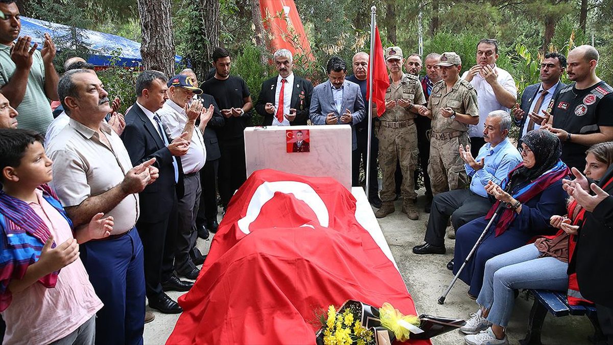 Başçavuş Ferhat Gedik, şehadetinin yıl dönümünde Hatay’daki kabri başında anıldı