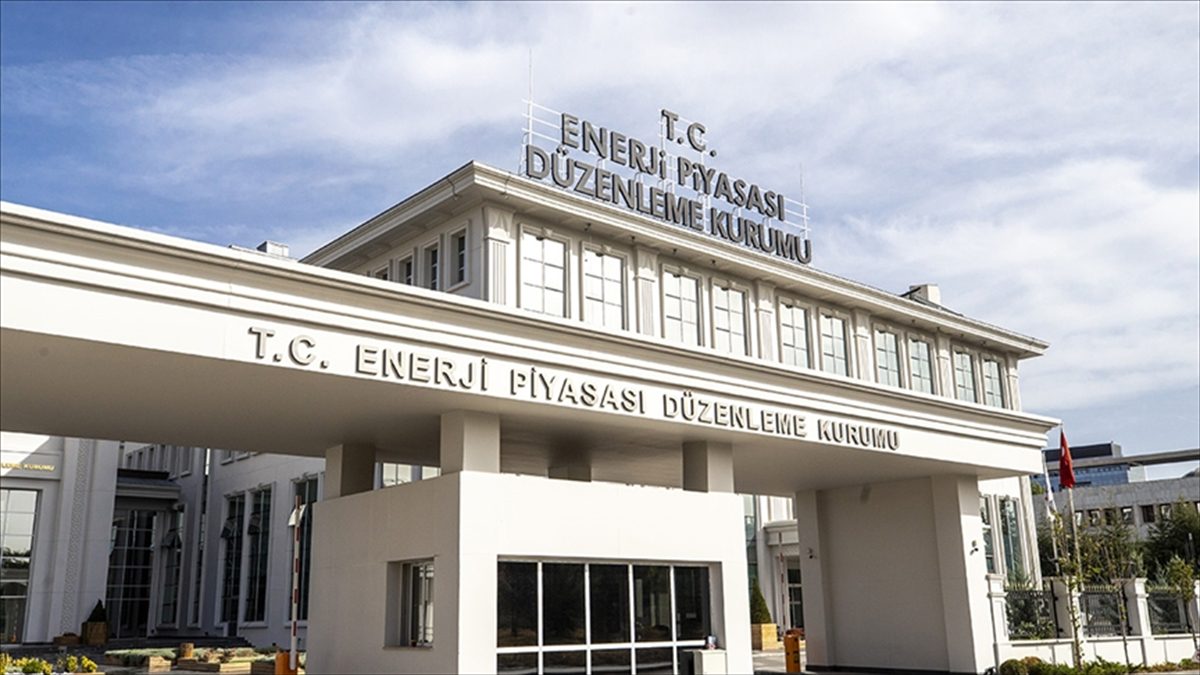 Elektrik Piyasası Lisans Yönetmeliği’nde hisse devirlerine EPDK onayı şartı getirildi