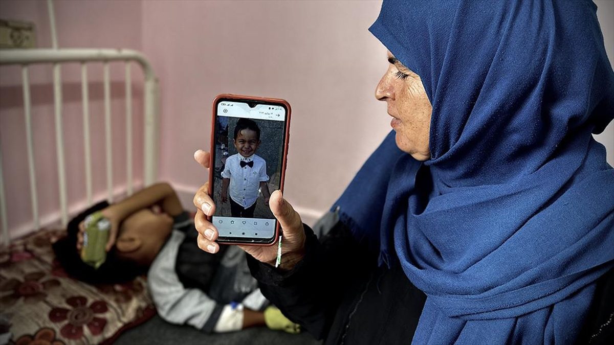 Gözündeki tümör nedeniyle acılar içinde kıvranan Gazzeli Muhammed, tedavi olmayı bekliyor