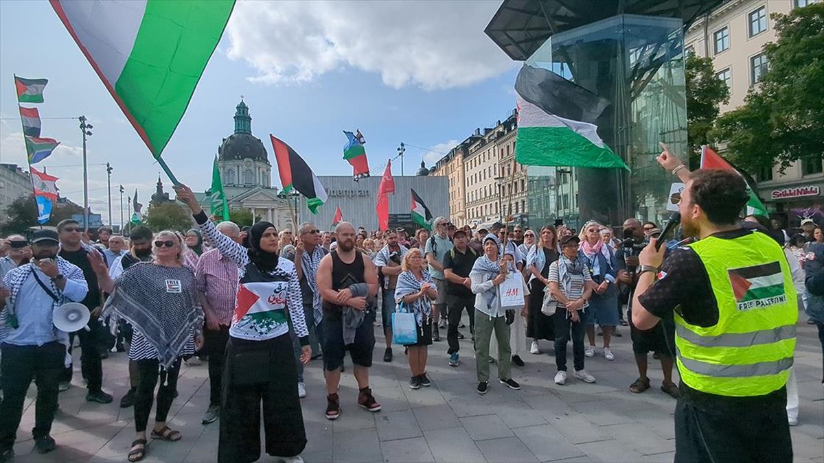 İsrail’in Stockholm Büyükelçiliği önünde Filistin’e destek gösterisi düzenlendi