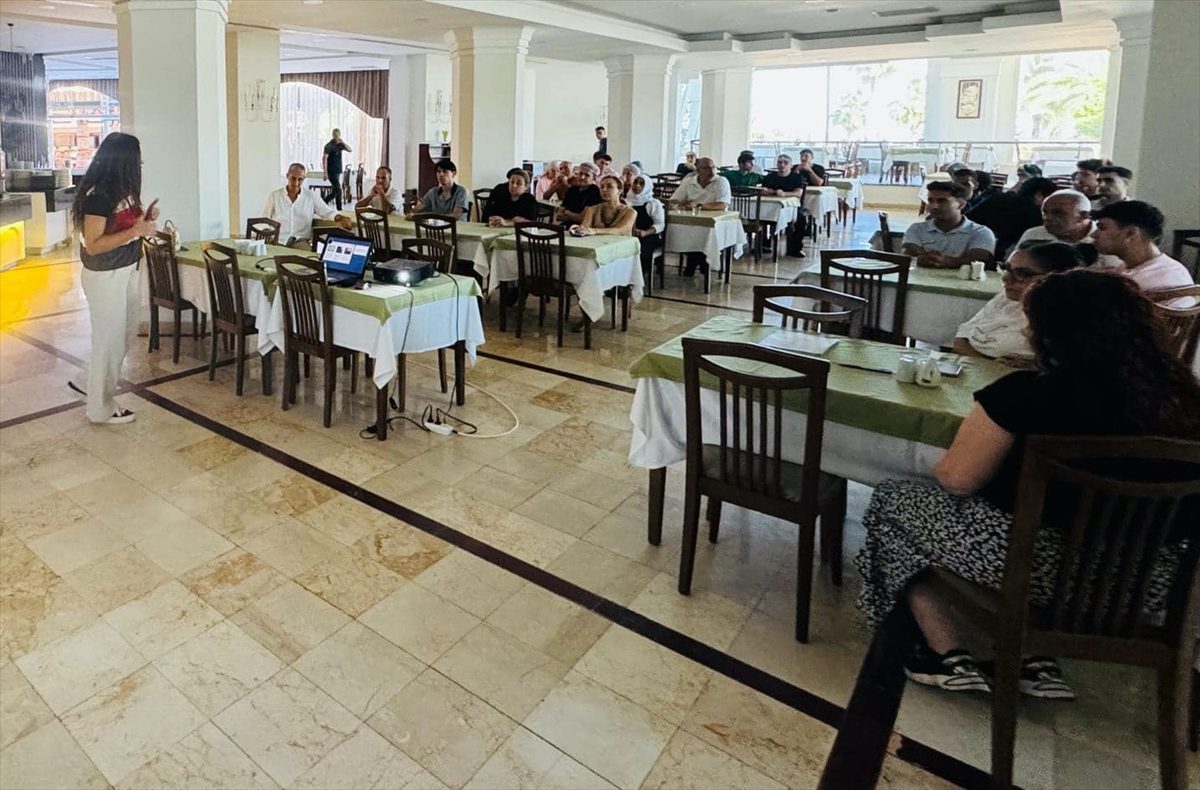 Kemer’de otel personeline madde bağımlılığı eğitimi