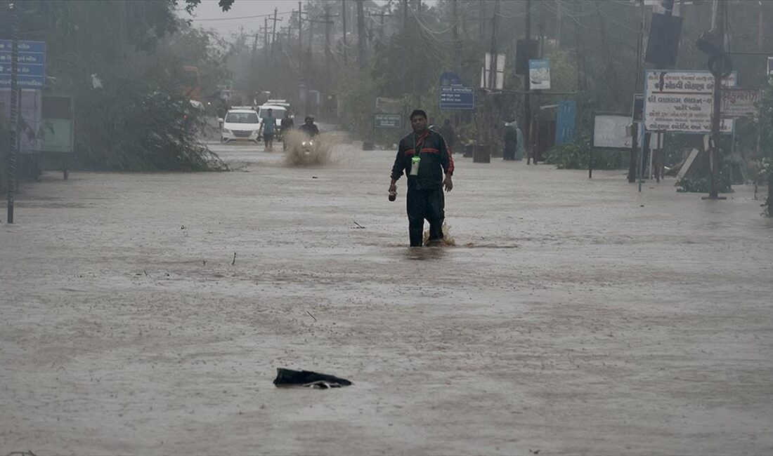 Pakistan'ın kuzeyinde şiddetli yağışların