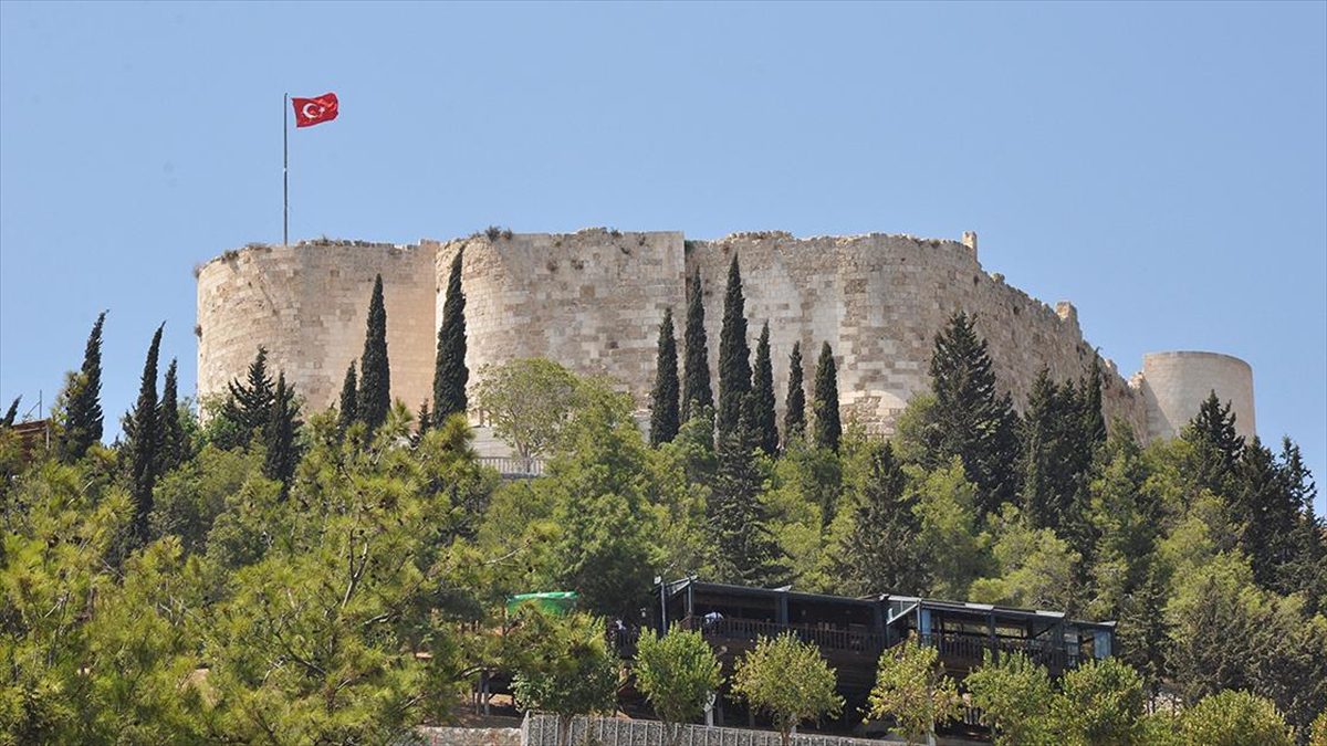 Silifke Kalesi’ndeki arkeolojik kazılarda “mezar hediyeleri” bulundu