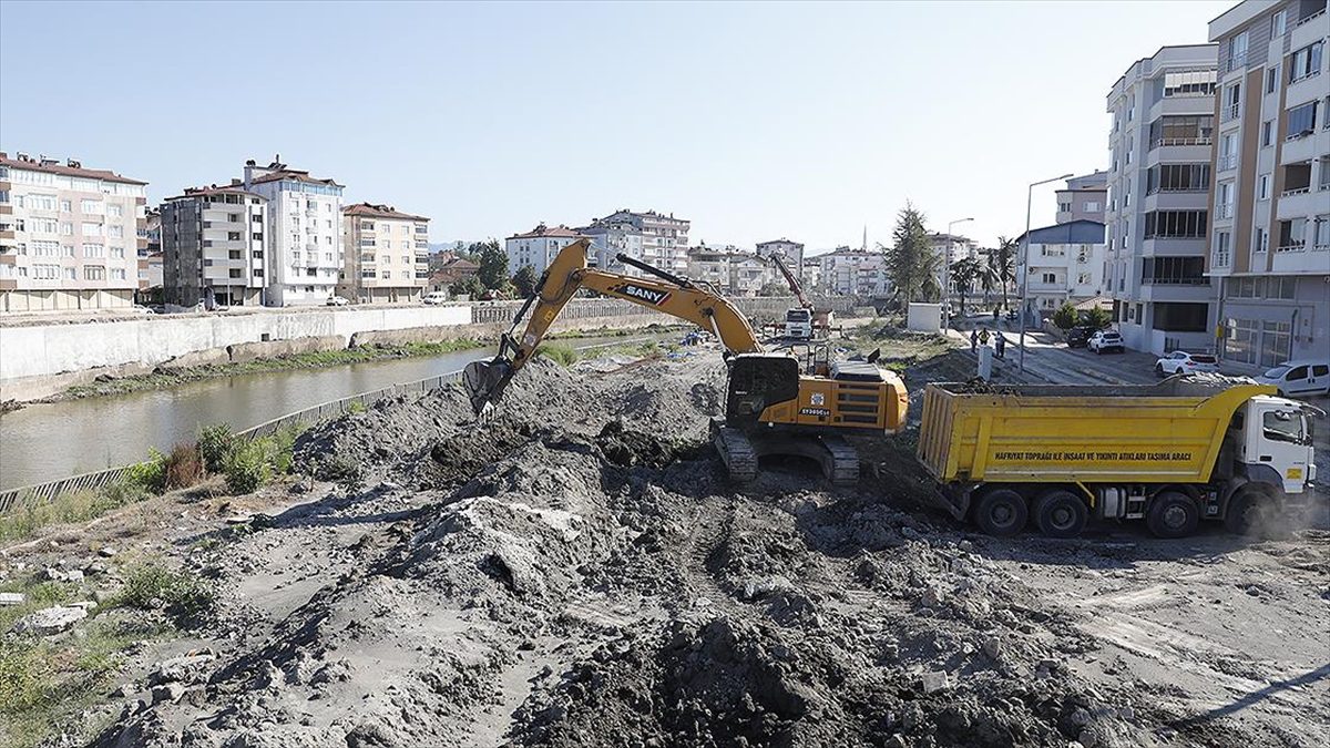 Taşkınlarla gündeme gelen Terme Çayı’nın yatağı 30 metre genişletiliyor