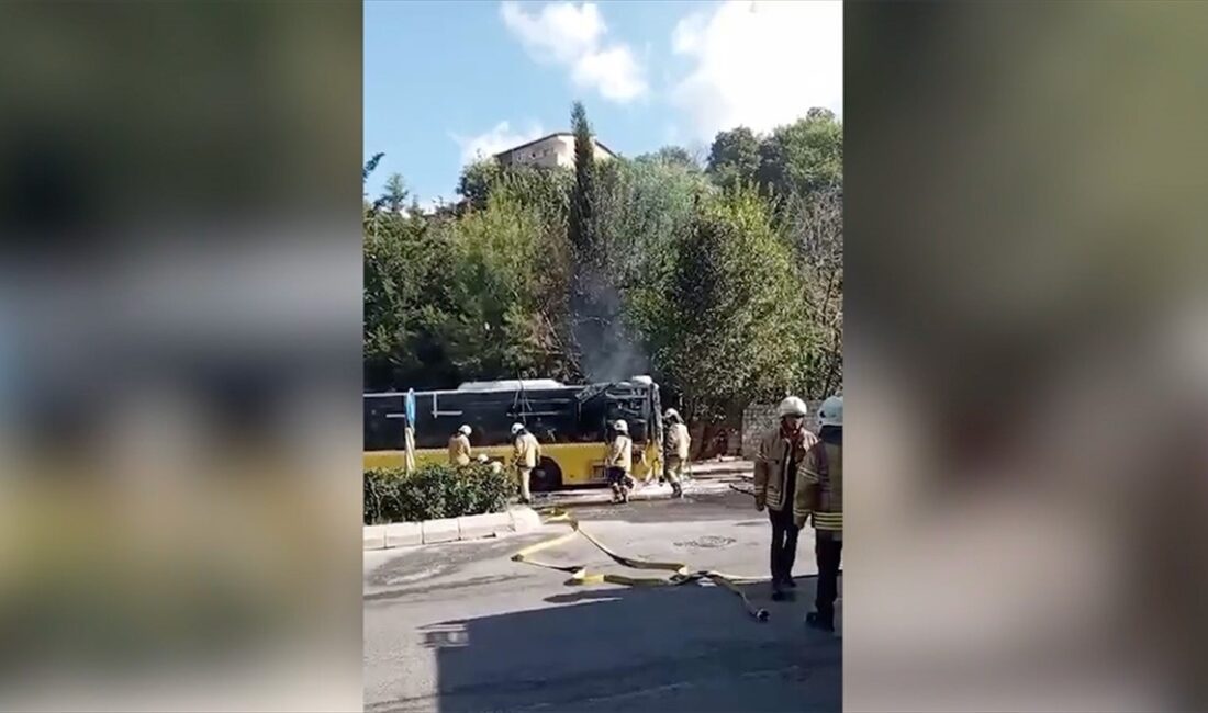 İstanbul Ümraniye'de park halindeki