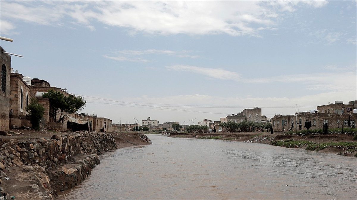 Yemen’de sel nedeniyle yerinden olan ailelerin sayısı 12 bini geçti