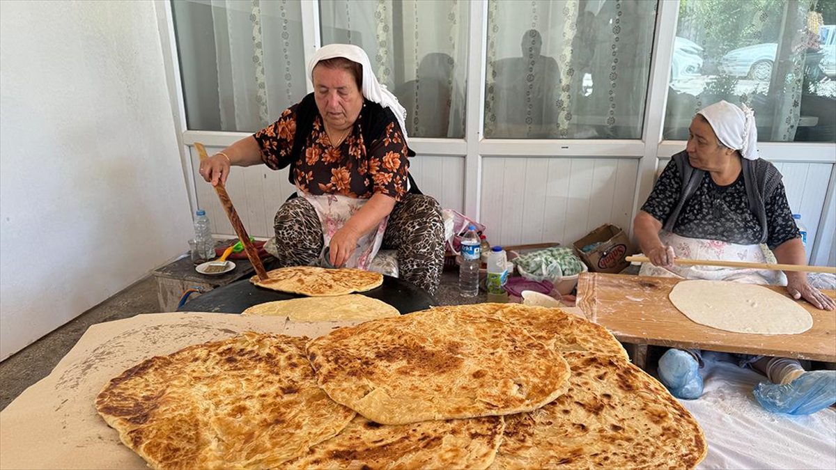 Yozgat’ta kadın kooperatifi üyeleri yöresel ürünleri üretip satıyor