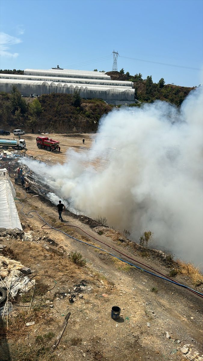 Alanya’da çöplük alanda çıkan yangın söndürüldü