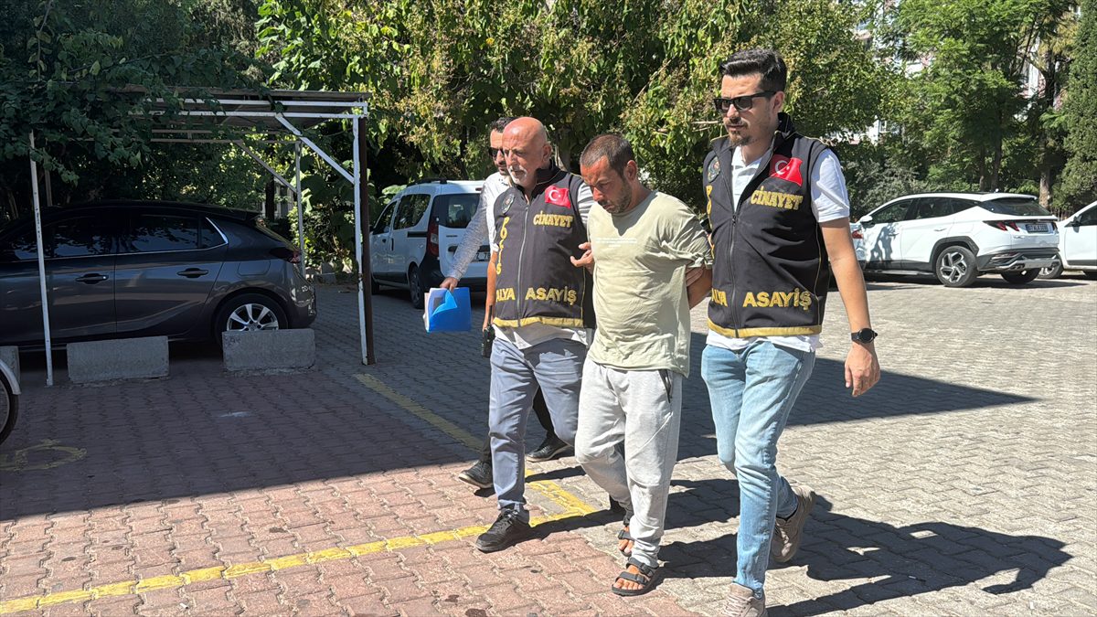 Antalya’da bıçaklı saldırıya uğrayan 2 kişiden biri öldü, diğeri yaralandı