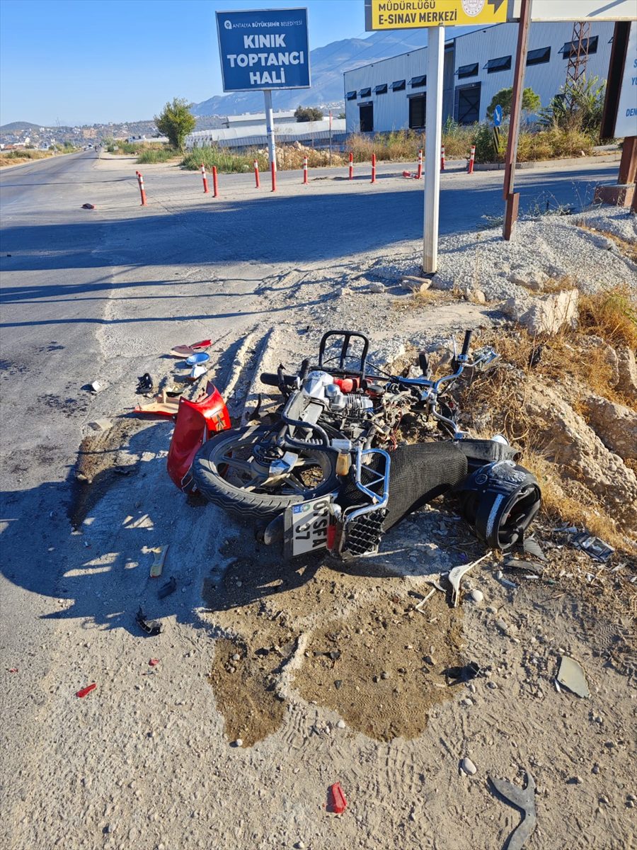 Antalya’da bir kişinin yaralandığı kazayı güvenlik kamerası kaydetti