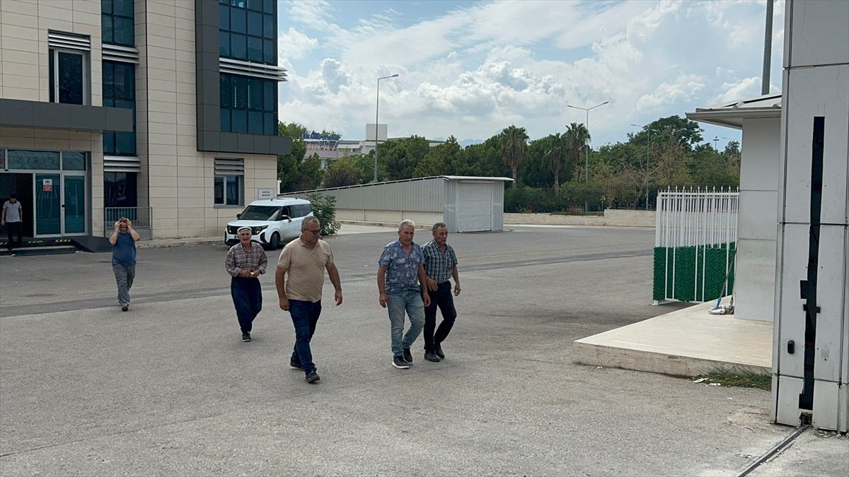 Antalya’da otomobilin su tankerine çarptığı kazada 3 kişi öldü, 2 kişi yaralandı