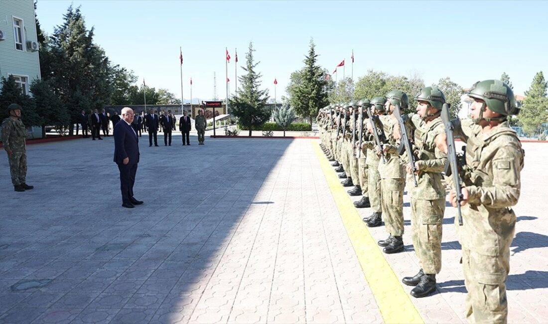 Milli Savunma Bakanı Yaşar